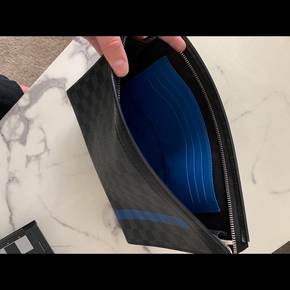 Louis Vuitton Pochette Voyage MM - Picture 3 of 4